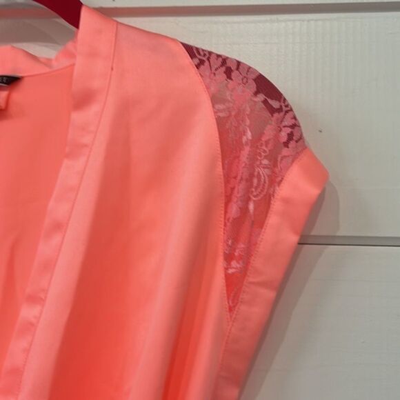 Victoria’s Secret Lightweight Satin Robe - Picture 5 of 13